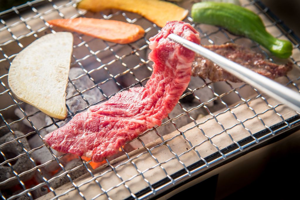 
                  
                    北海道美瑛町　びえい和牛　焼肉セット（カルビ＆ロース）　【各180g×1パック】
                  
                