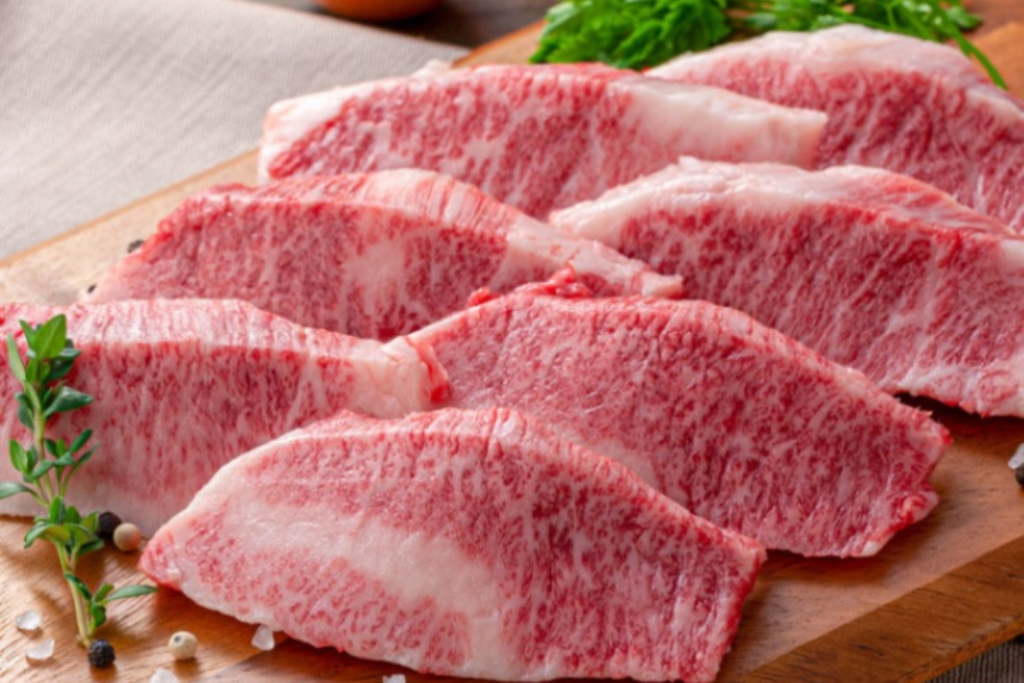 
                  
                    北海道美瑛町　びえい和牛　焼肉セット（カルビ＆ロース）　【各180g×1パック】
                  
                
